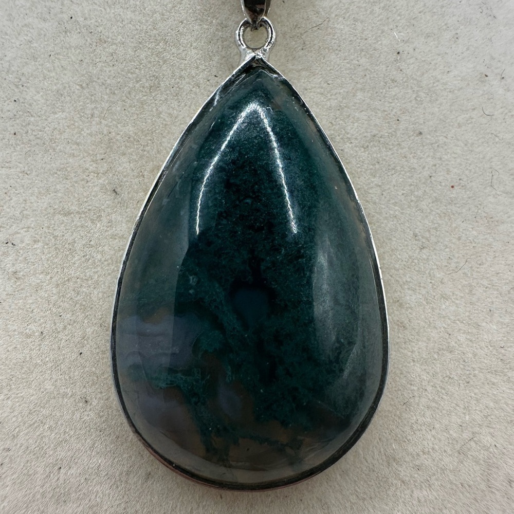 Moss Agate Teardrop Pendant Necklace on Silver Plated Box Chain - Picture 5 of 9